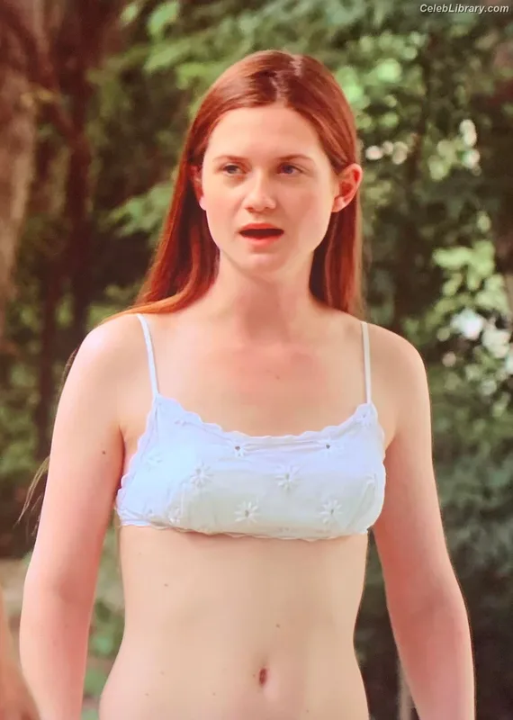 Bonnie Wright photo 22 of 423