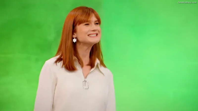 Bonnie Wright photo 1 of 423