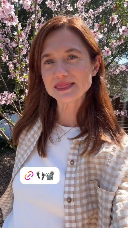 Bonnie Wright photo 11 of 423