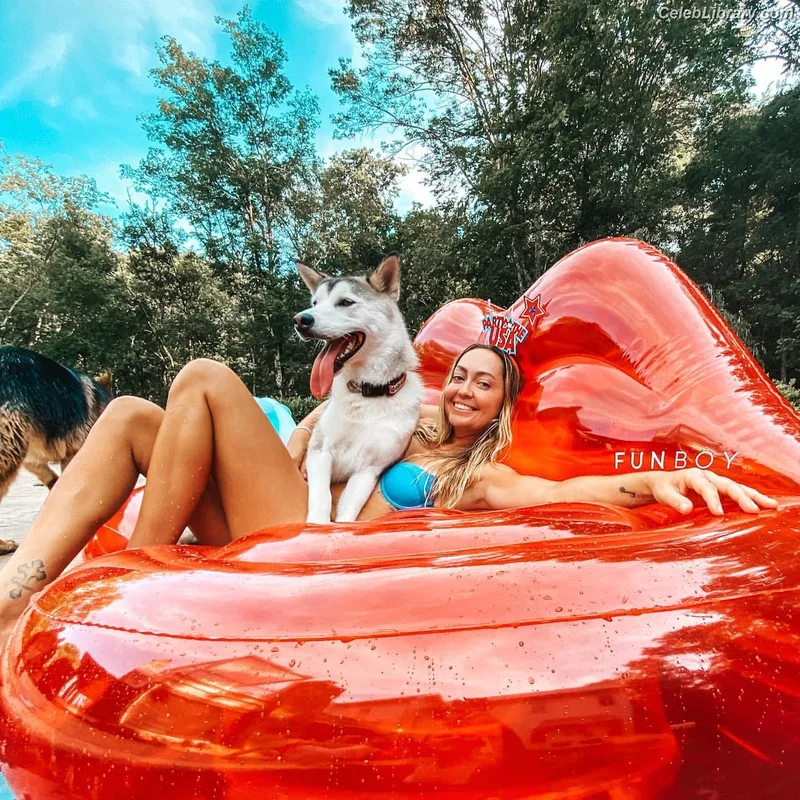 Brandi Cyrus photo 2 of 5