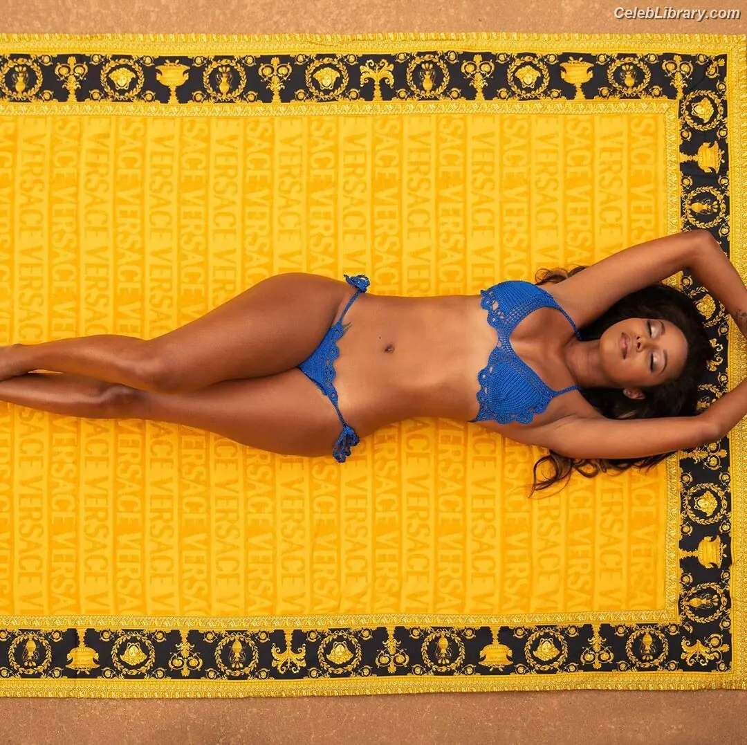 Brandi Rhodes photo 13 of 516