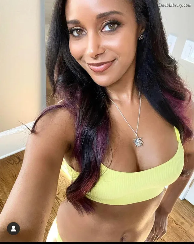 Brandi Rhodes photo 22 of 517