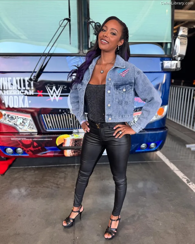 Brandi Rhodes photo 20 of 517