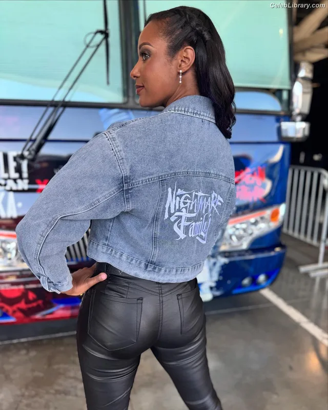 Brandi Rhodes photo 21 of 517