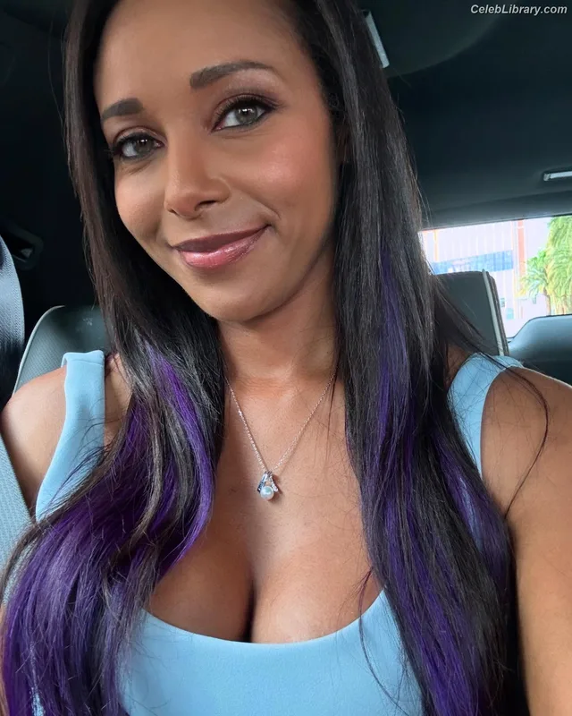 Brandi Rhodes photo 23 of 517