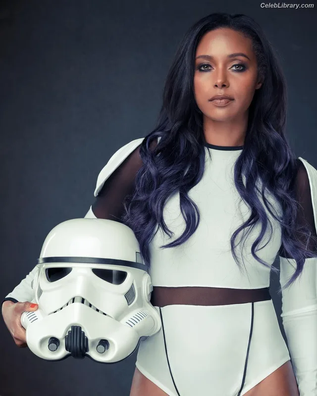 Brandi Rhodes photo 4 of 517