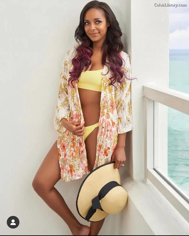 Brandi Rhodes photo 22 of 517