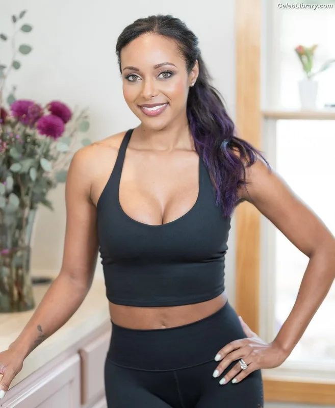 Brandi Rhodes photo 12 of 517