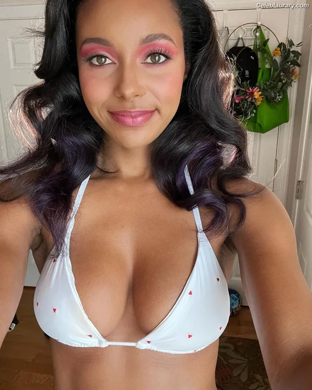 Brandi Rhodes photo 24 of 517