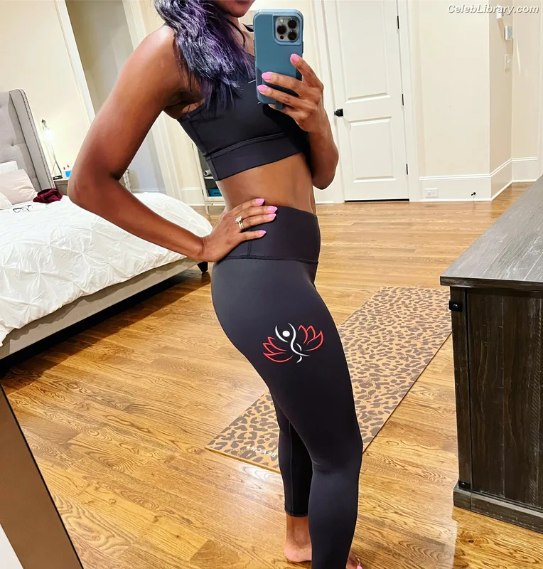 Brandi Rhodes photo 1 of 517
