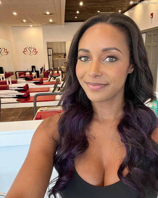 Brandi Rhodes photo 16 of 517