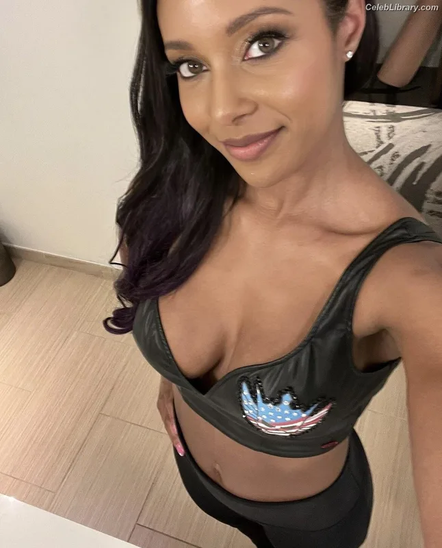 Brandi Rhodes photo 7 of 517