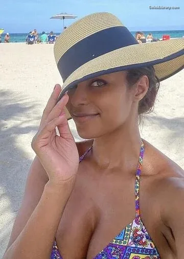 Brandi Rhodes photo 13 of 517