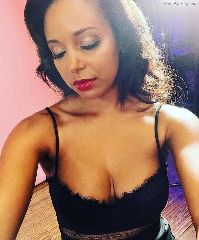 Brandi Rhodes photo 11 of 517