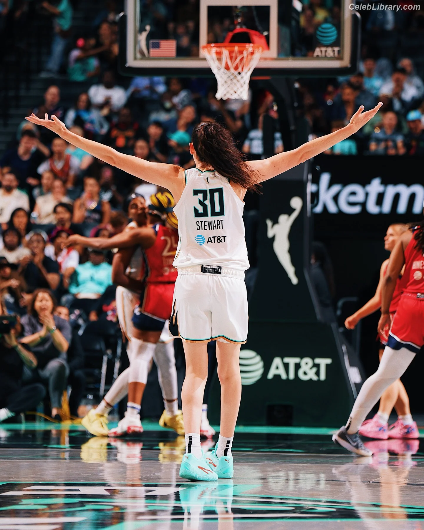 Breanna Stewart photo 7 of 131