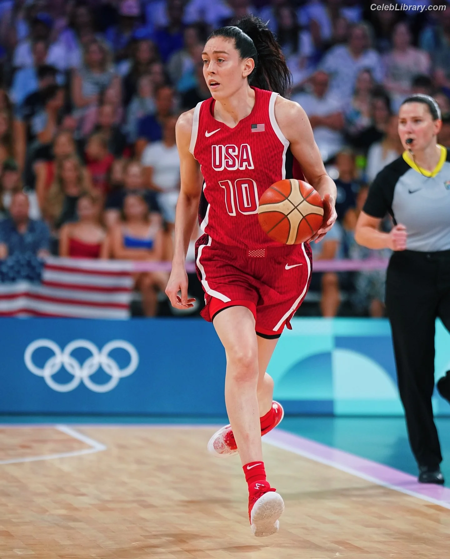 Breanna Stewart photo 12 of 131