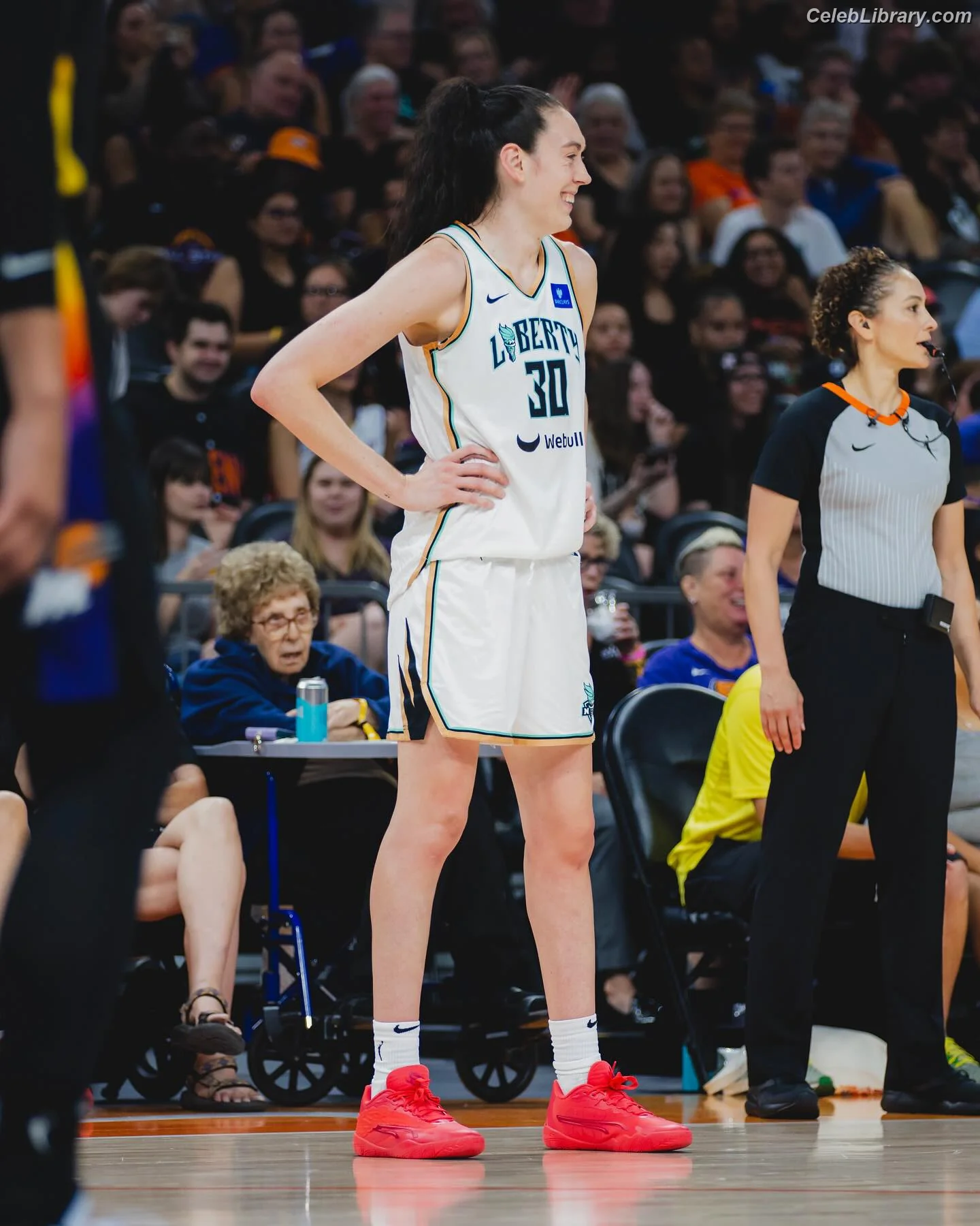 Breanna Stewart photo 18 of 131