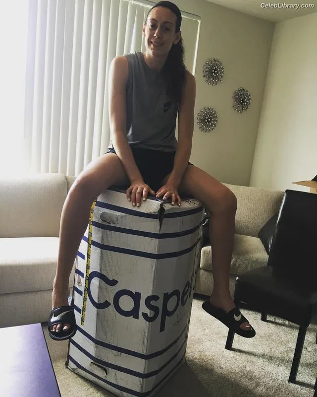 Breanna Stewart photo 4 of 132