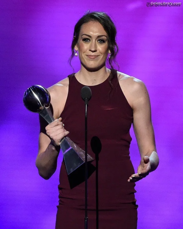 Breanna Stewart photo 6 of 132