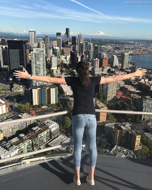 Breanna Stewart photo 9 of 132