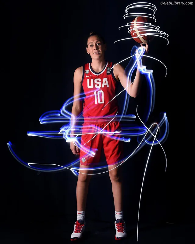 Breanna Stewart photo 23 of 132