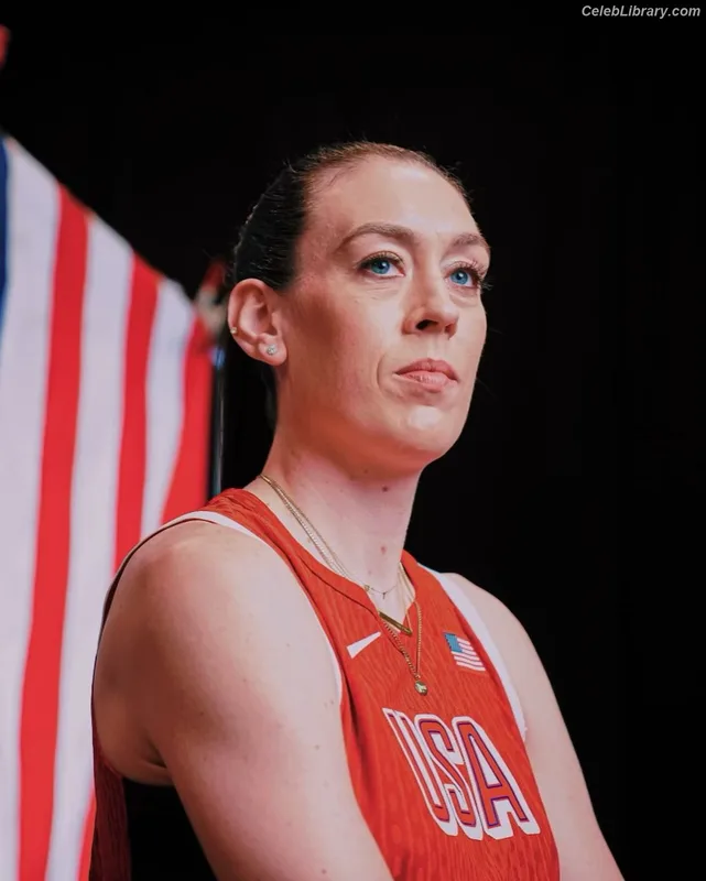 Breanna Stewart photo 1 of 132