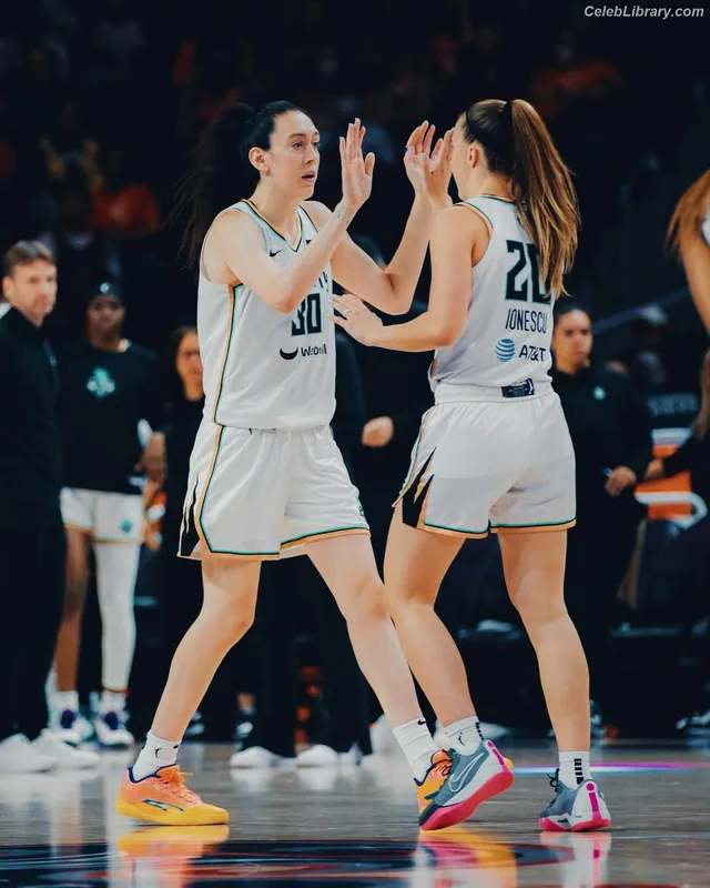 Breanna Stewart photo 5 of 132