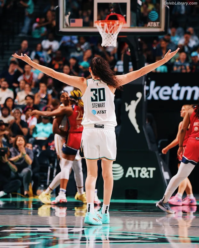 Breanna Stewart photo 7 of 132