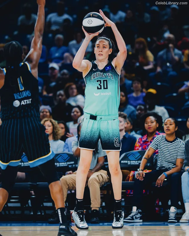 Breanna Stewart photo 8 of 132