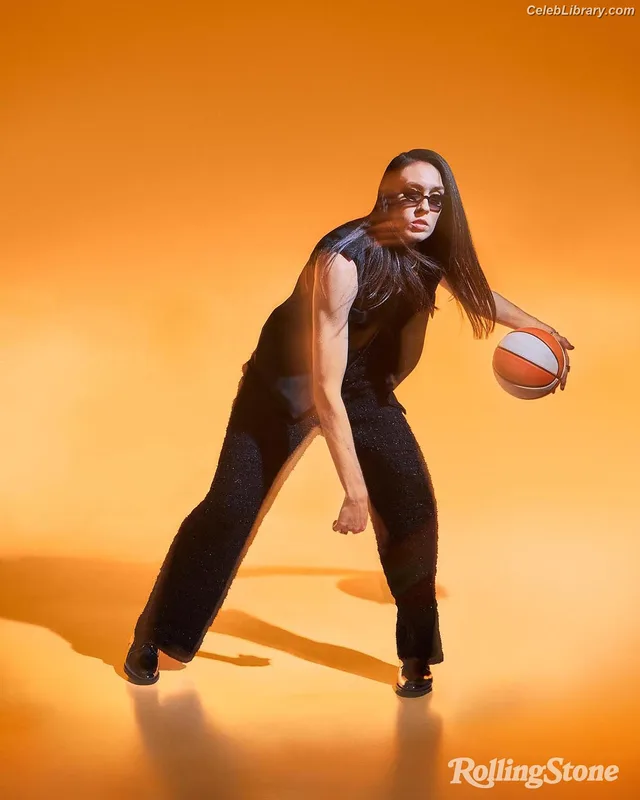 Breanna Stewart photo 11 of 132