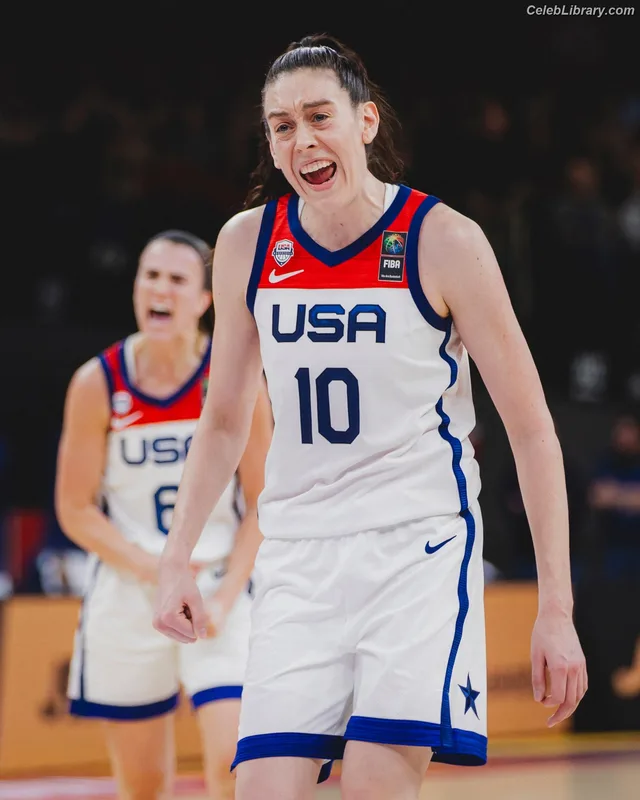 Breanna Stewart photo 13 of 132