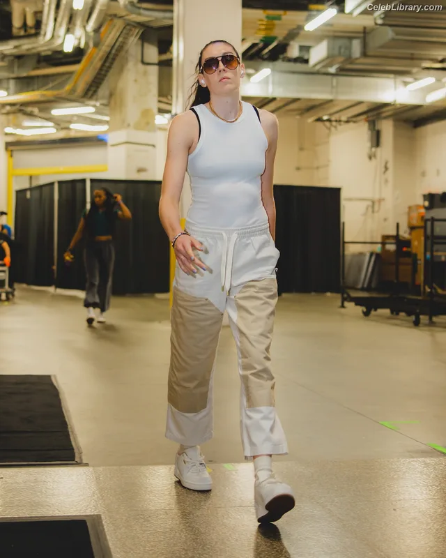 Breanna Stewart photo 21 of 132