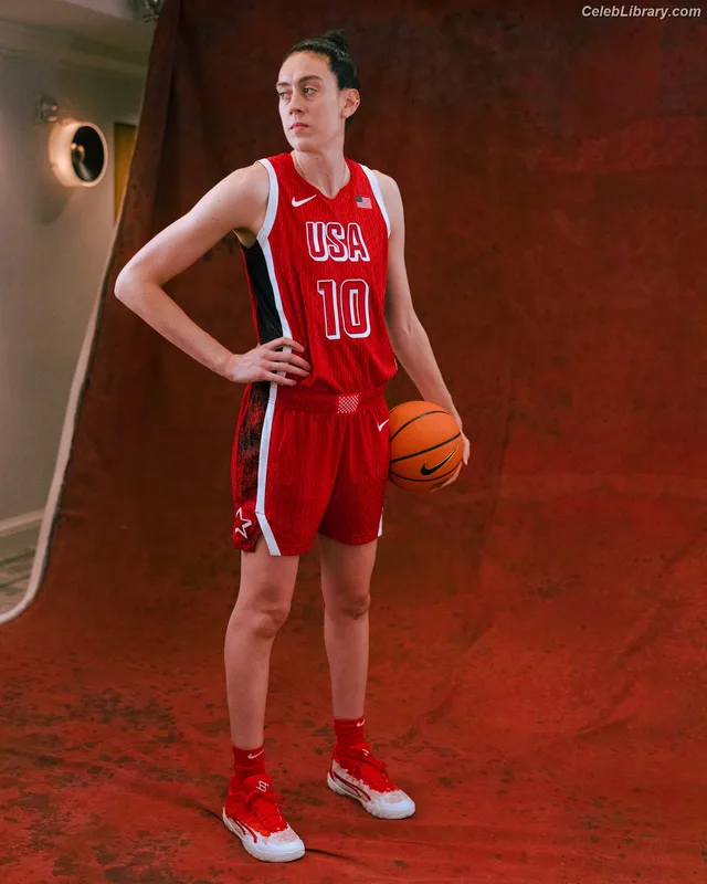 Breanna Stewart photo 1 of 132