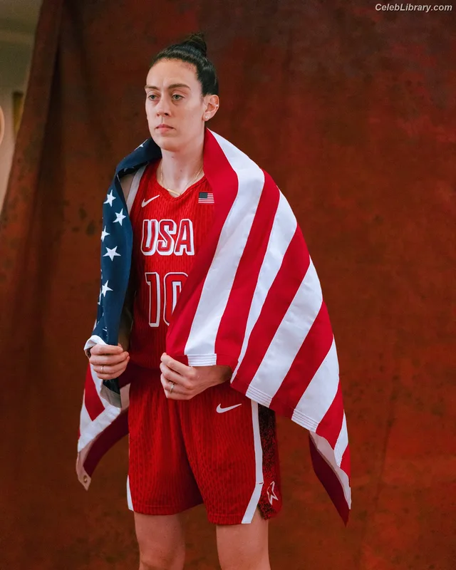 Breanna Stewart photo 3 of 132
