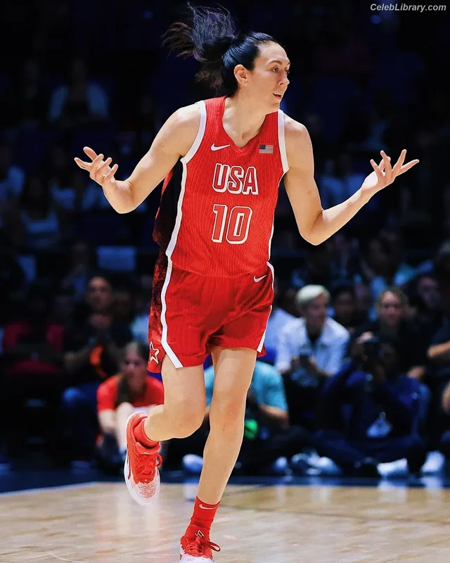 Breanna Stewart photo 6 of 132