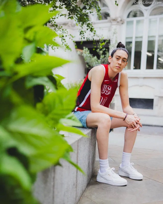 Breanna Stewart photo 7 of 132