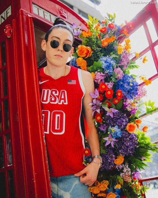 Breanna Stewart photo 11 of 132