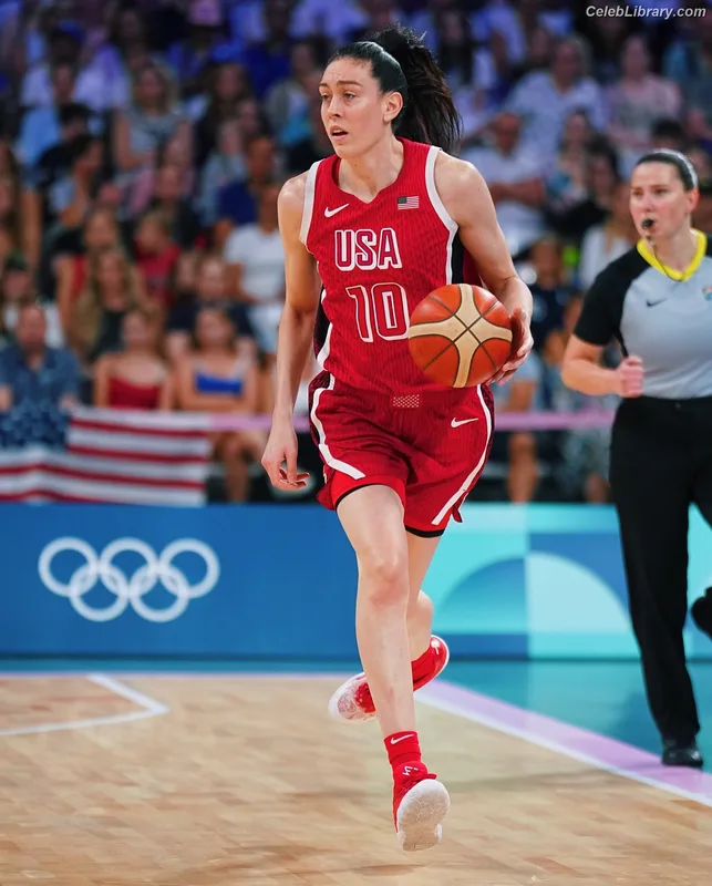 Breanna Stewart photo 12 of 132