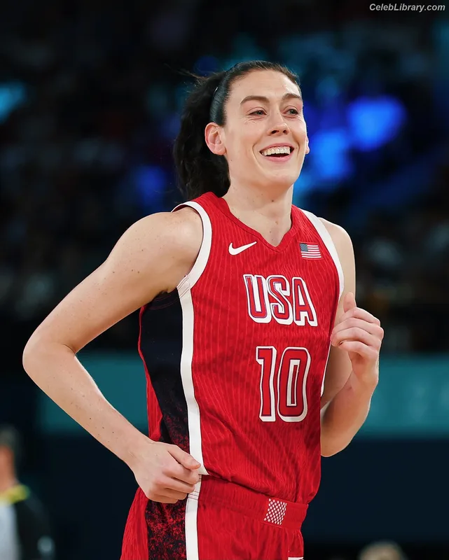 Breanna Stewart photo 13 of 132