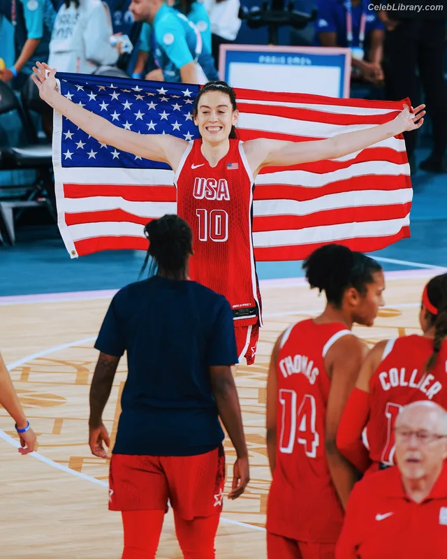 Breanna Stewart photo 14 of 132