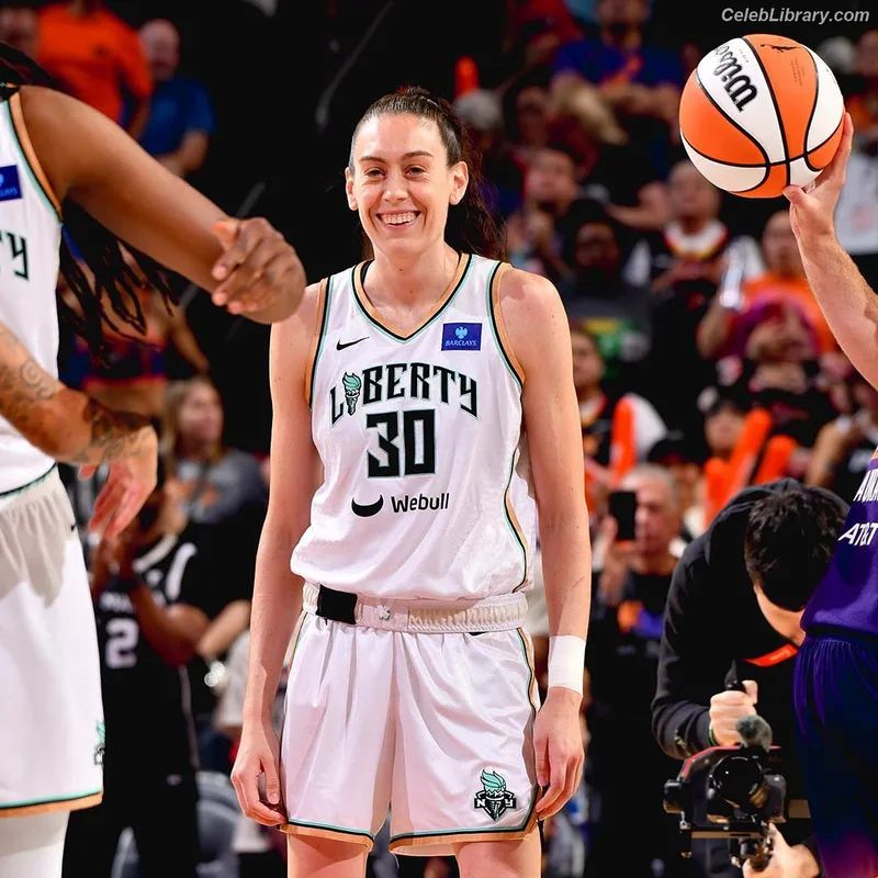 Breanna Stewart photo 24 of 132