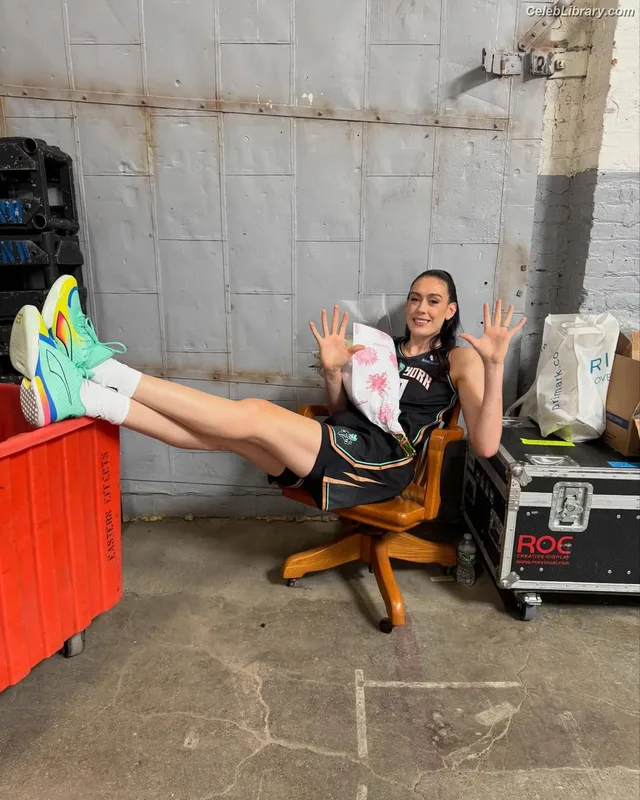Breanna Stewart photo 14 of 132