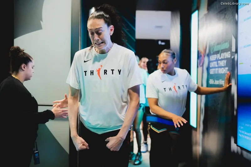 Breanna Stewart photo 16 of 132