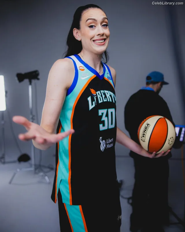 Breanna Stewart photo 19 of 132