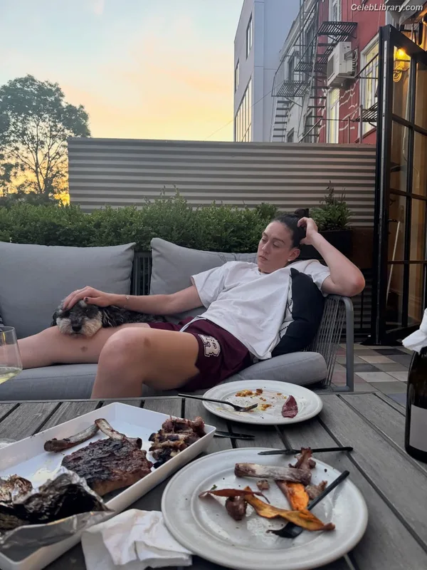 Breanna Stewart photo 3 of 132
