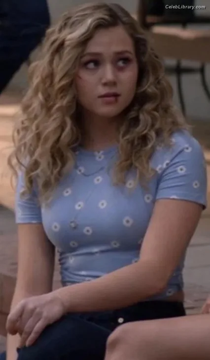 Brec Bassinger photo 13 of 367