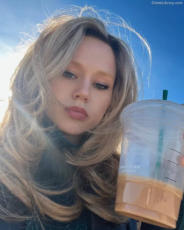 Brec Bassinger photo 12 of 367
