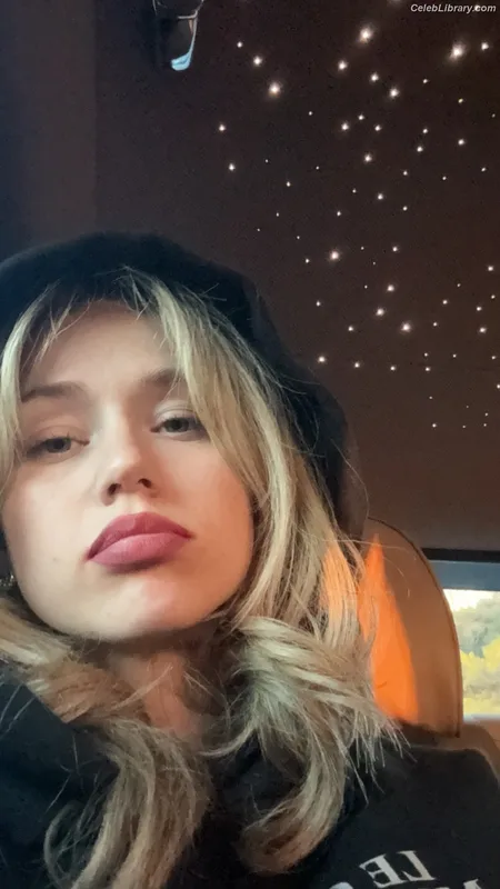 Brec Bassinger photo 23 of 367
