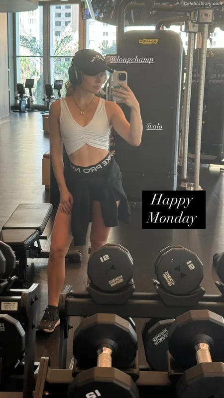 Brec Bassinger photo 24 of 367