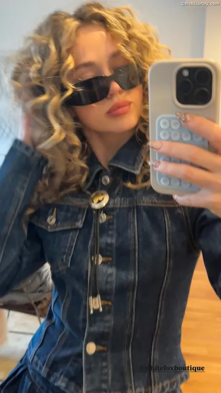 Brec Bassinger photo 11 of 367